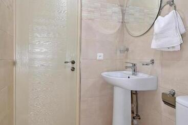 پانسیون The Nut Guest House