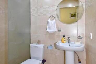 پانسیون The Nut Guest House