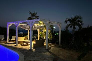 پانسیون Tiko Lodge Sxm