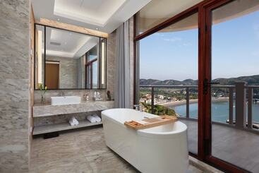 هتل Crowne Plaza Zhoushan Seaview, An Ihg
