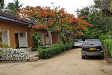 هتل Funky Squids Beach Resort