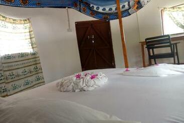 هتل Funky Squids Beach Resort