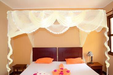 هتل Funky Squids Beach Resort