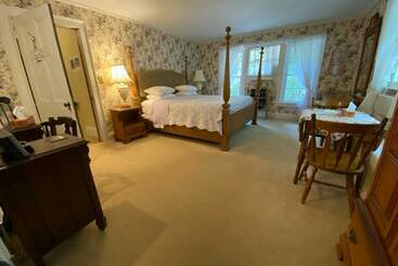 Bernard Gray Hall Bed And Breakfast