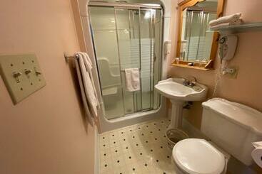 Bernard Gray Hall Bed And Breakfast