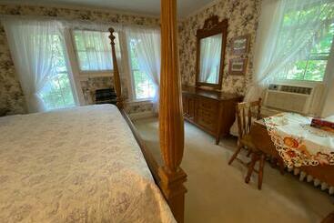 Bernard Gray Hall Bed And Breakfast