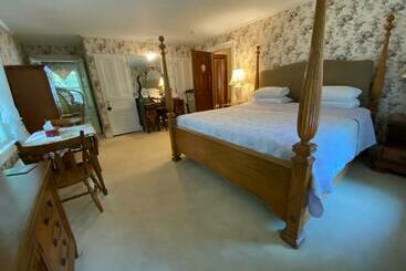 Bernard Gray Hall Bed And Breakfast