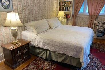 Bernard Gray Hall Bed And Breakfast