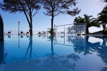 هتل Albatroz Beach & Yacht Club