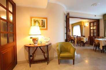 هتل Altea Suites