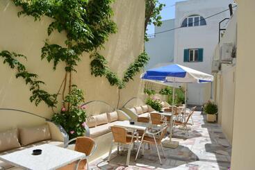 هتل Anemomilos Villa