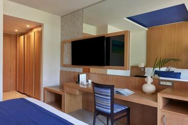 هتل Atlantica Kalliston Resort   Adults Only