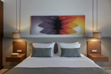 هتل Atlantica Kalliston Resort   Adults Only