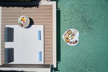 هتل Atlantica Kalliston Resort   Adults Only
