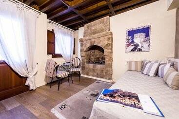 هتل Avalon Boutique Suites