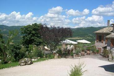 هتل B&b La Terrazza Del Subasio