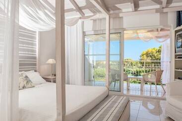 Gerakas Belvedere Hotel & Luxury Suites