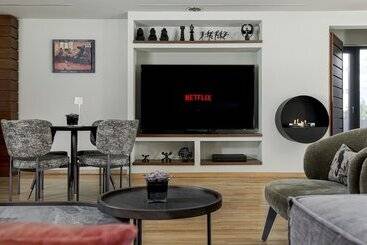 هتل Blazer Suites