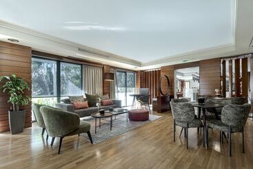 هتل Blazer Suites