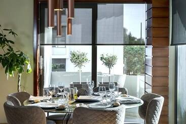 هتل Blazer Suites