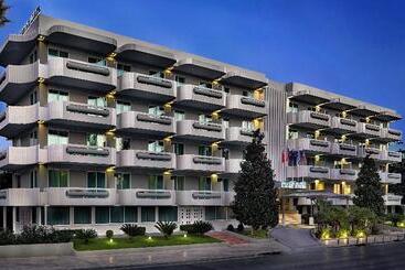 هتل Blazer Suites