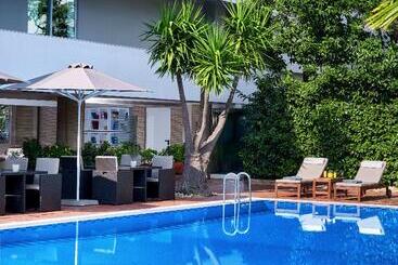 هتل Blazer Suites
