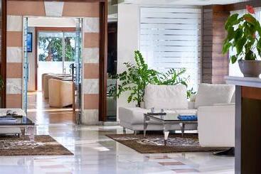 هتل Blazer Suites