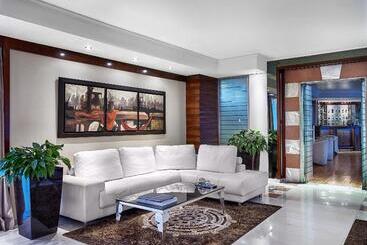 هتل Blazer Suites