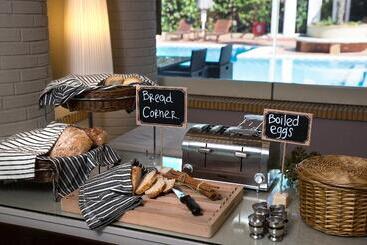 هتل Blazer Suites