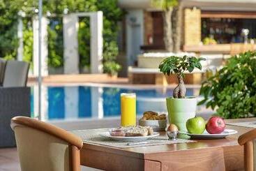 هتل Blazer Suites