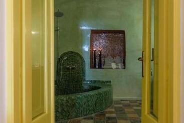 هتل Dreams Luxury Suites