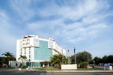 هتل Hilton Garden Inn Lecce