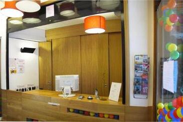 هتل Hostal Athenas