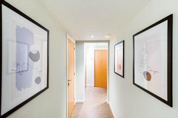 هتل Hostal Athenas