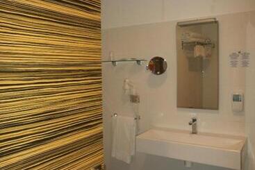 هتل Ibis Styles Catania Acireale