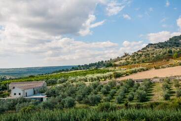 هتل Kallikoros Country Resort & Spa
