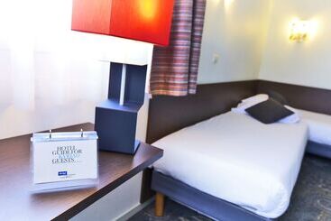 هتل Hôtel Kyriad La Rochelle Centre Ville