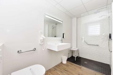 هتل Hôtel Kyriad La Rochelle Centre Ville
