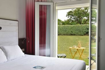 هتل Hôtel Kyriad La Rochelle Centre Ville