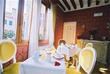 هتل Locanda Correr