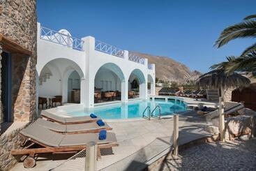 Meltemi Suites - بيريسا