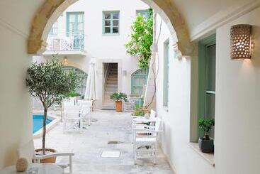 هتل Mythos Suites Boutique