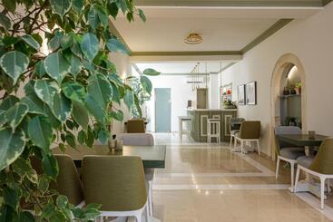 هتل Mythos Suites Boutique