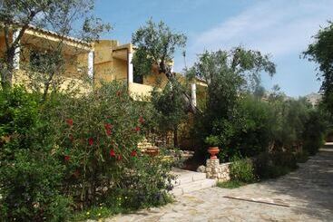 هتل Poggio Degli Ulivi