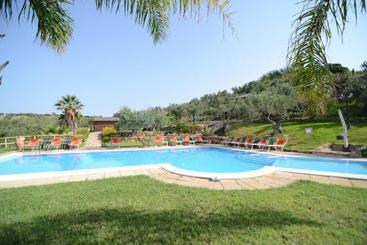 هتل Residence La Luna Nel Pozzo