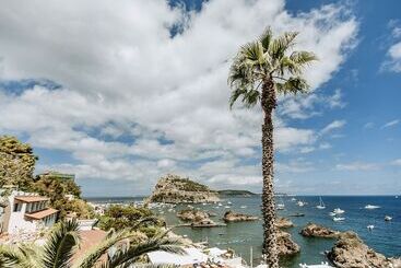 Strand Hotel Delfini