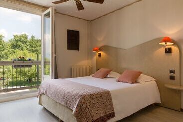 هتل Hôtel L Iroko The Originals City