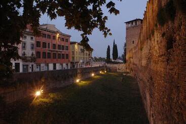 هتل Verona House Apart