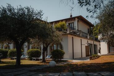 Villa Maria Au Lac Estella Hotels Italia