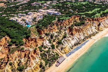 Pine Cliffs Resort